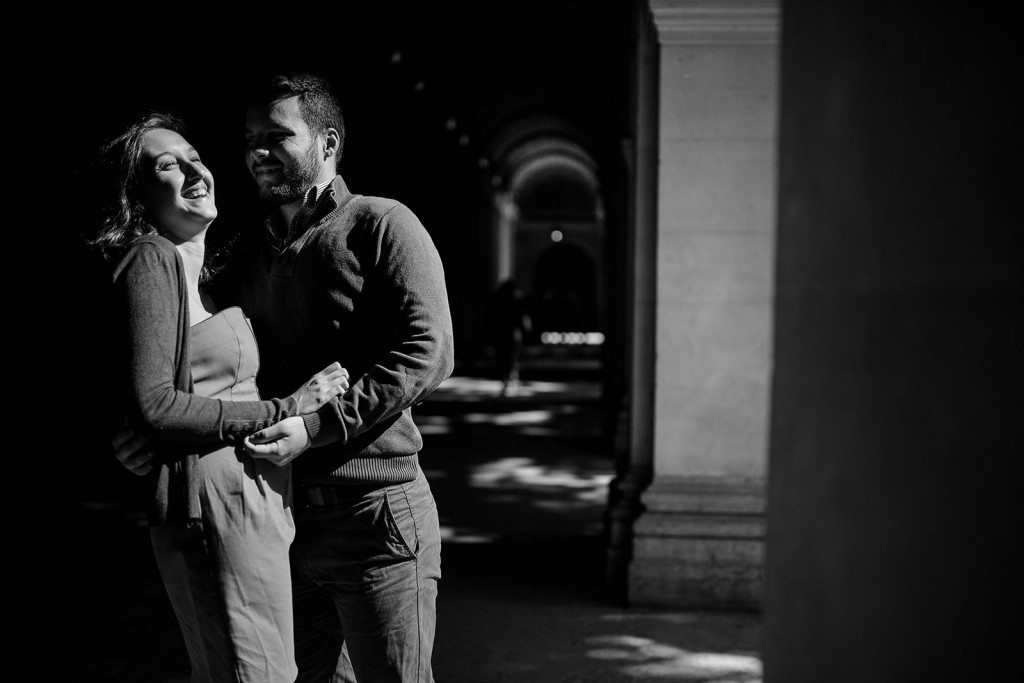 Photographe couple love session session engagement Lyon presqu'île Musée des Beaux Arts