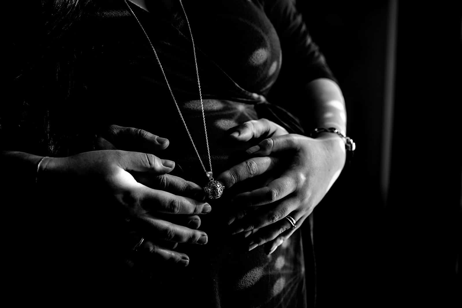 Photographe séance grossesse à domicile