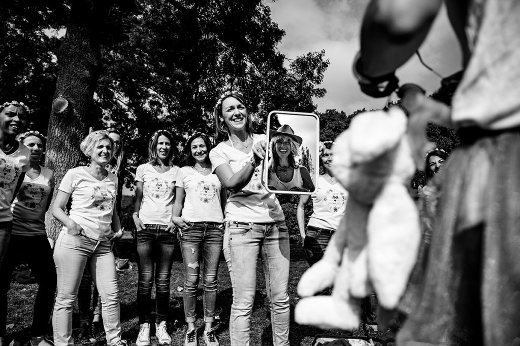 Photographe Lyon séance photo entre amies Enterrement de vie de jeune fille Castille ALMA photographe de mariage et EVJF Lyon Genève Gustavia