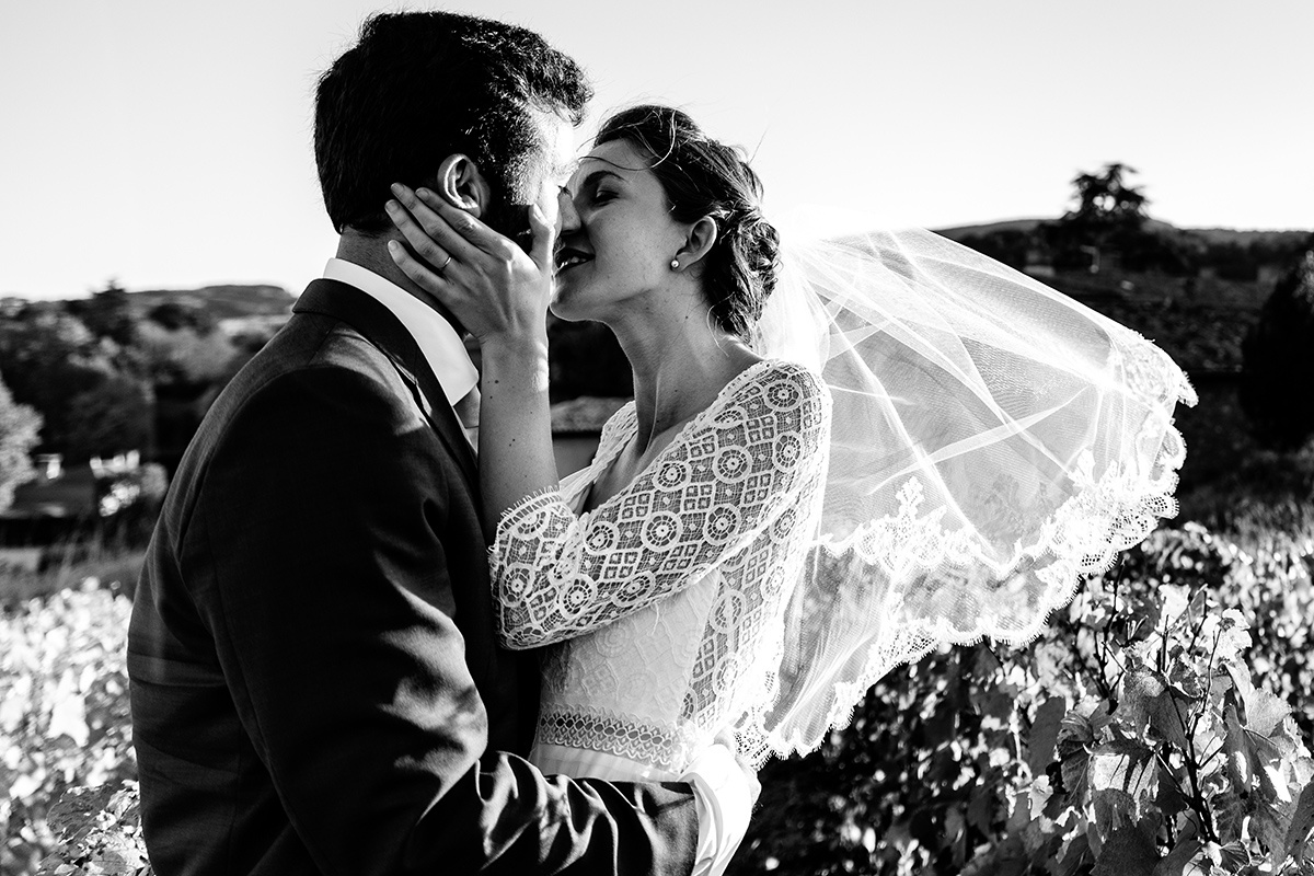 Photographe de mariage en automne au Manoir de la Garde. Castille ALMA meilleur phootgraphe de mariage au Manoir de la garde.